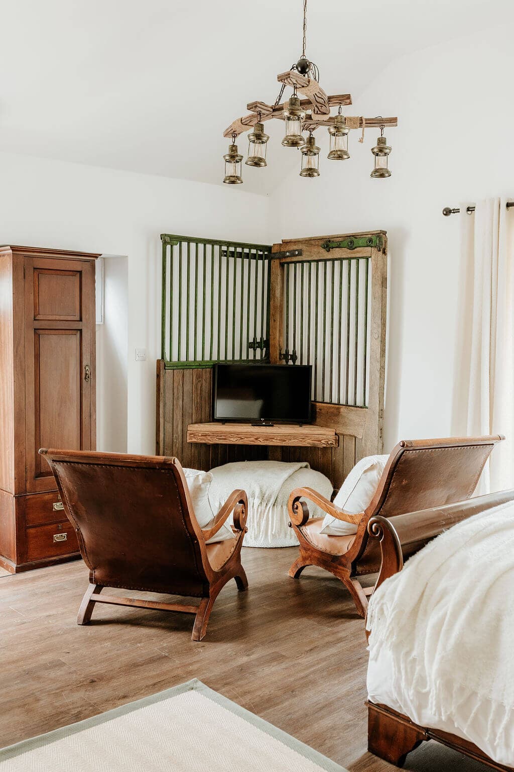 Image 2 of the stables